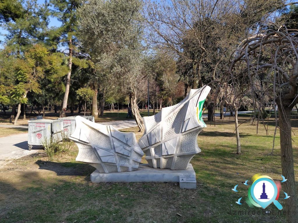 Hasanağa Bahçesi Bir Heykel